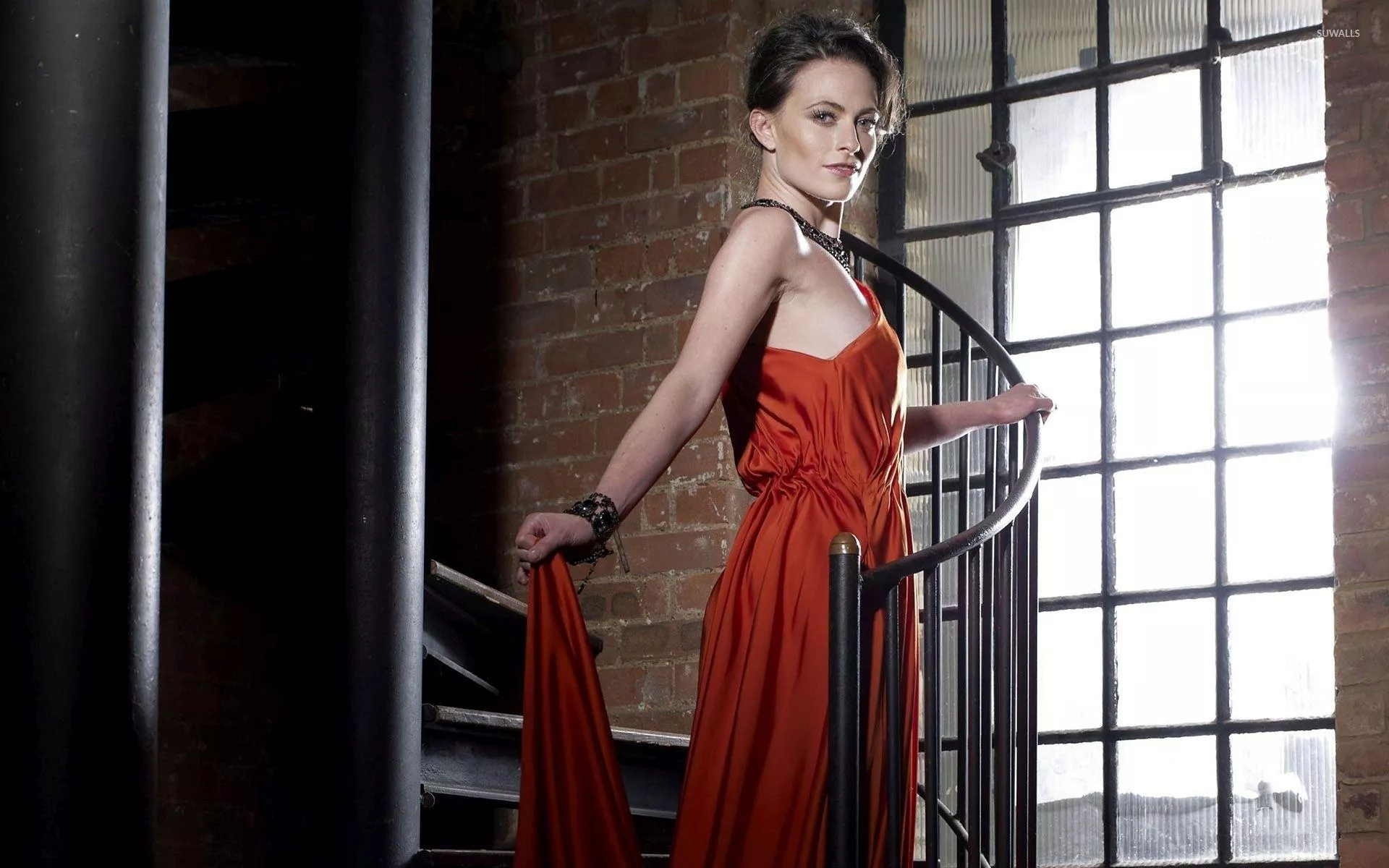 Lara Pulver