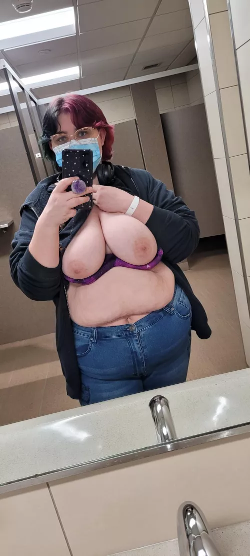 Last college bathroom selfish of the semester ๐ฅฐ