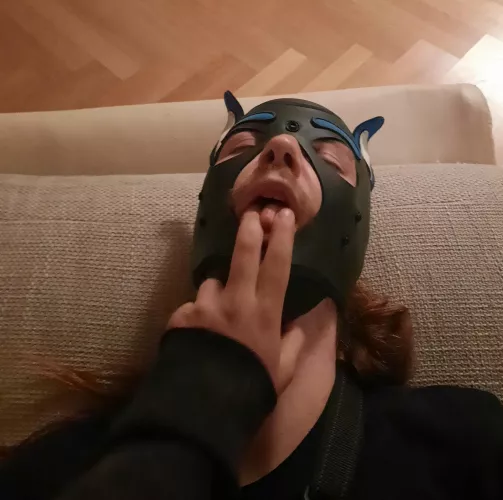 Last part (or just the start?) of my adventure as a pup : I tried licking his fingers to show a pup I was, but they were more interested into asserting dominance by shoving them down my mouth 😈