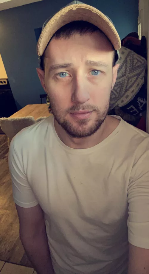 Last selfie ever with my sad broken eyes. Getting lasik today. Ready to see all you beauties in HD! 👀😍