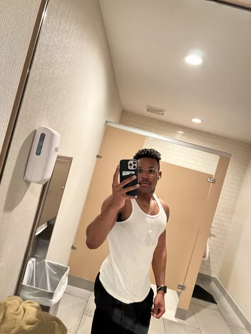 Late night gym pump pic