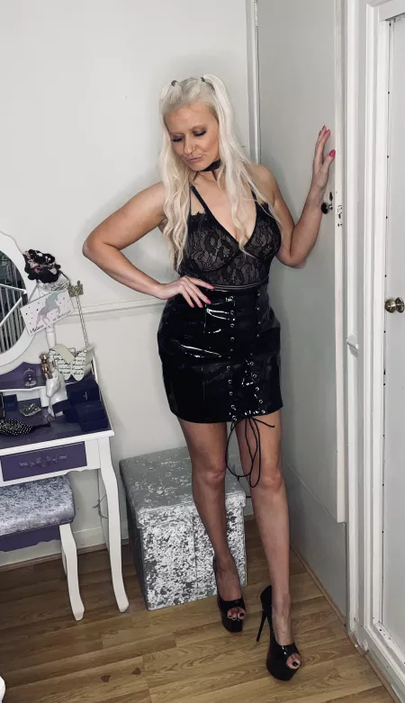 Latex and lace, I’ll sit on your face Latex and lace, I’ll sit on your face