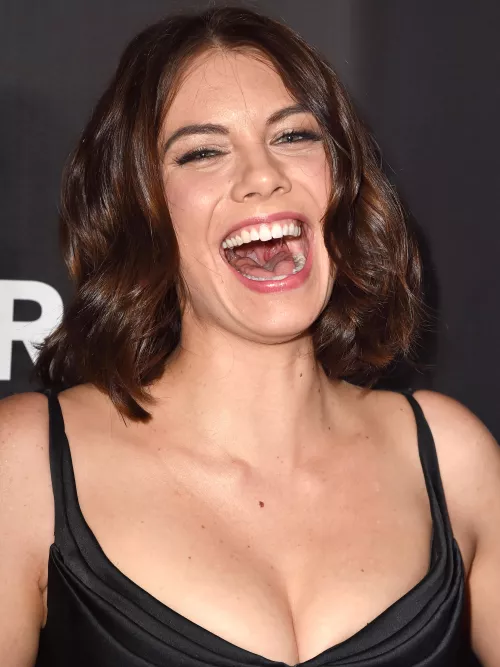 Lauren Cohan has me throbbing. Drain me for her
