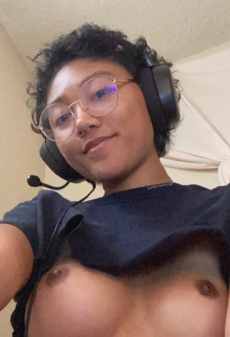 Lay your head on my lap, I’ll brush your hair <3