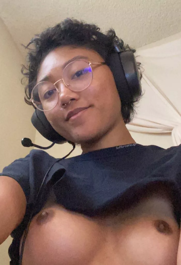 Lay your head on my lap, I’ll brush your hair <3