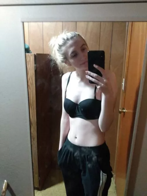 Lazy day :/ text me? (F18)