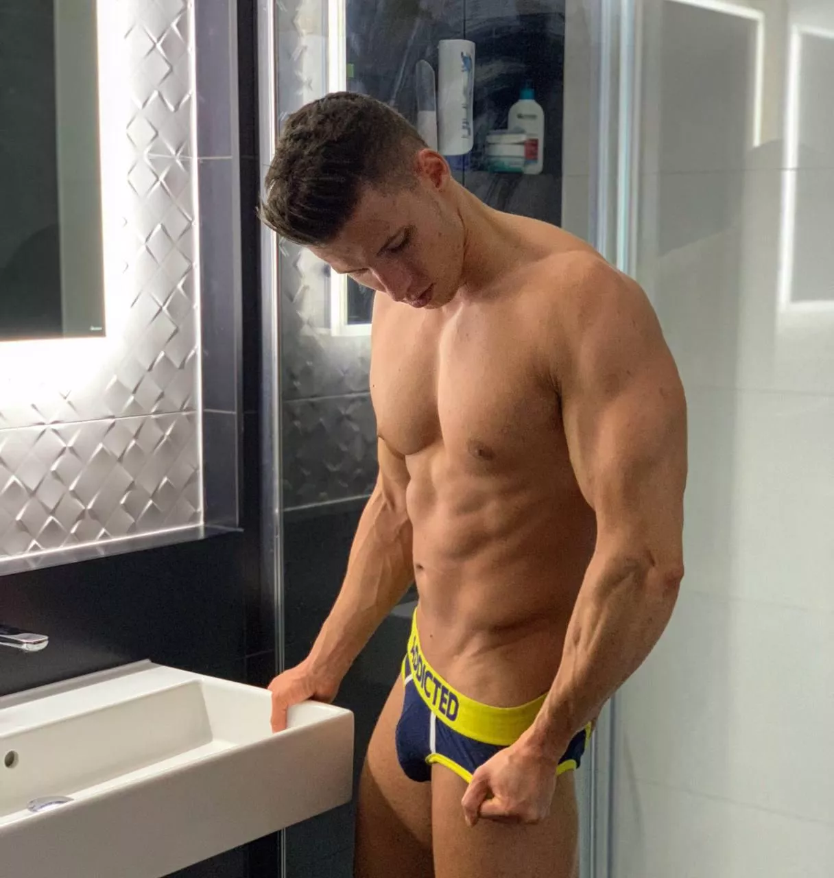 Lazy to take off my underwear alone, whom wanna help me?π
 Lazy to take off my underwear alone, whom wanna help me?π