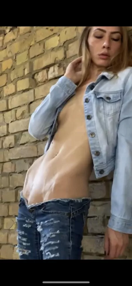 Lean midriff Lean midriff