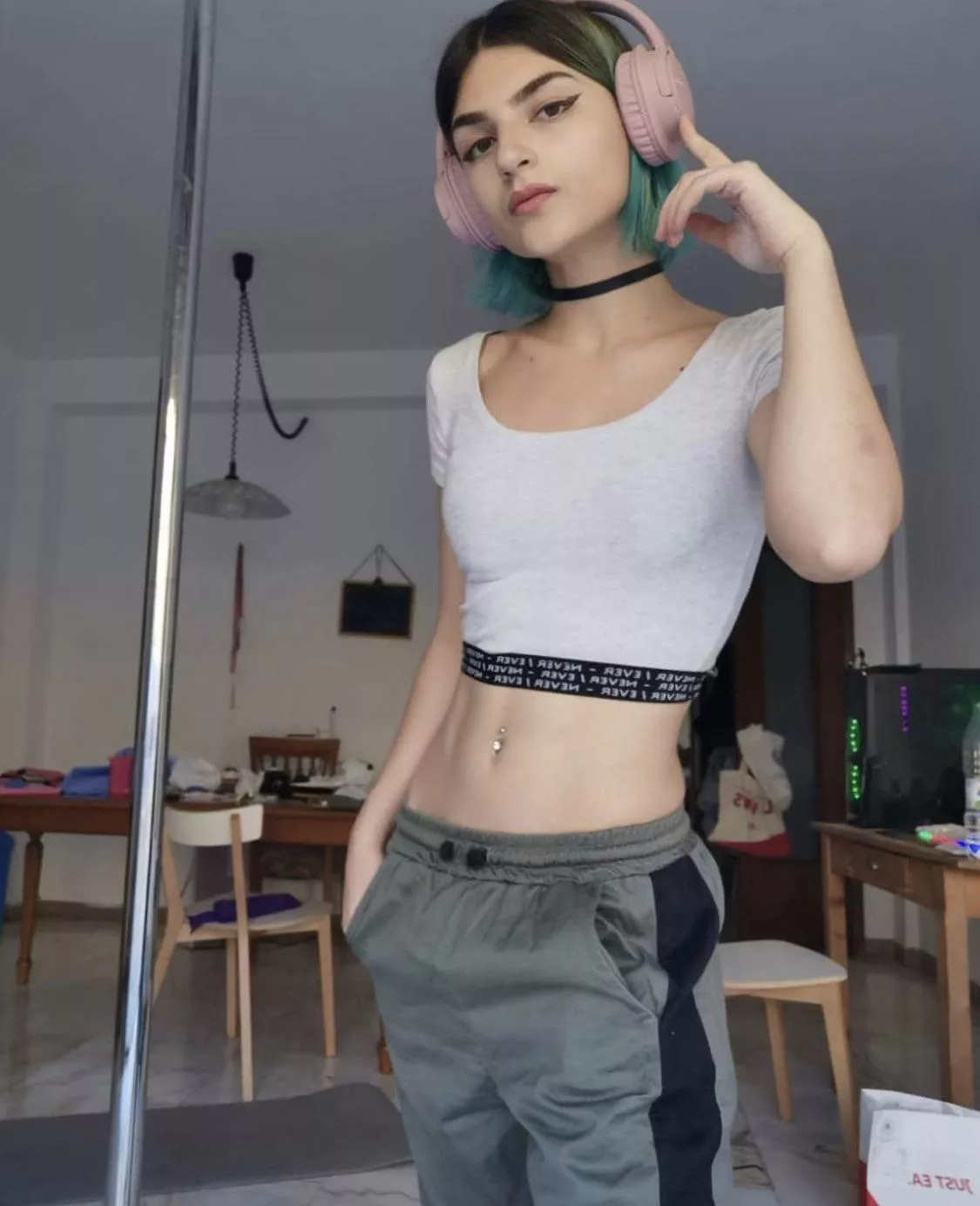 Lean midriff Lean midriff