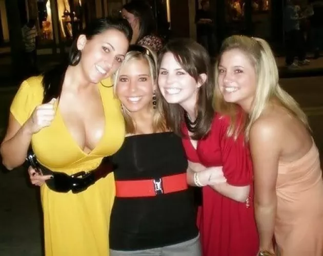 Leans over for the pic in order to be nice to the shorter girls