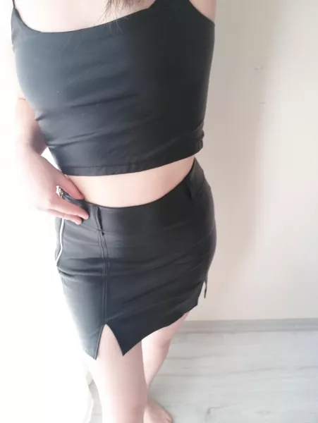Leather crop top ðĪ