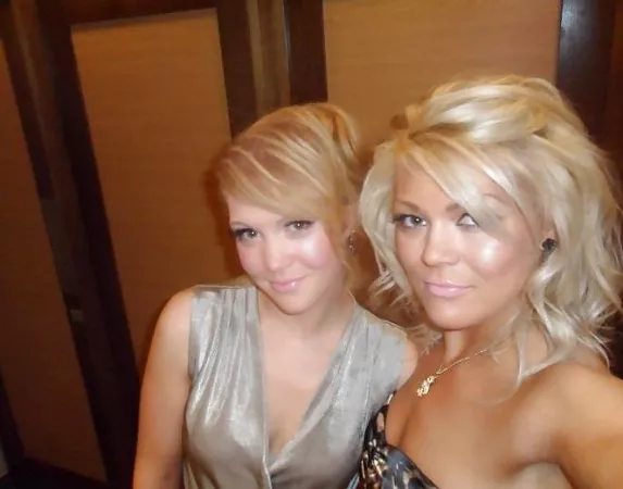 Left it right blonde Left it right blonde