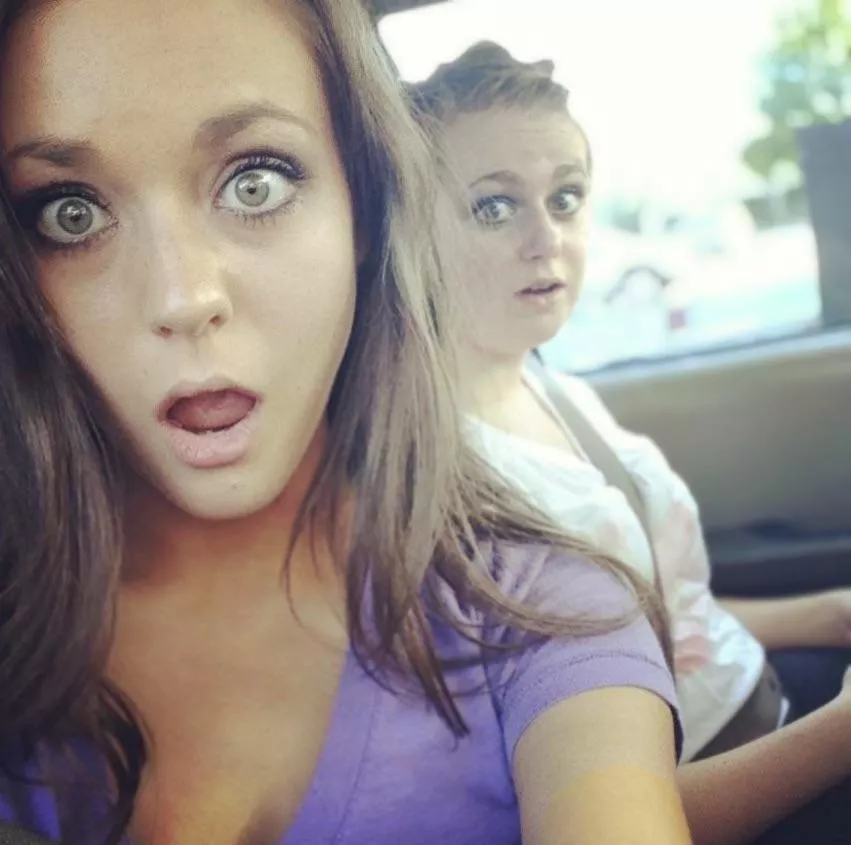 Left or Right takes your load?🥴 Left or Right takes your load?🥴