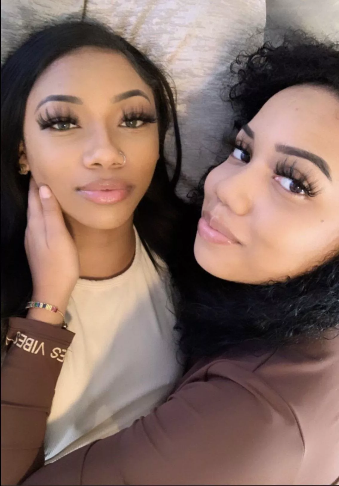 Left⬅️ or Right➡️ who you think freakier?