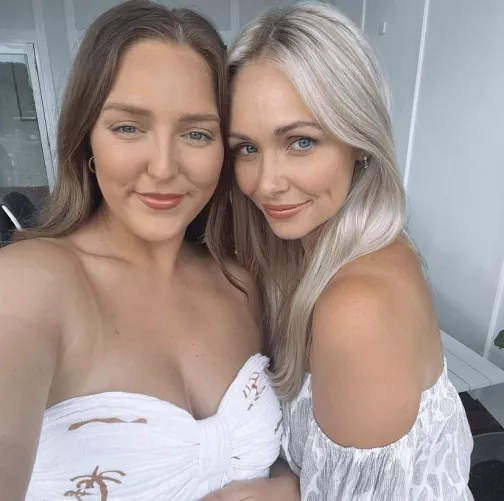 Left-1(brunette) or right-2(blonde) Left-1(brunette) or right-2(blonde)