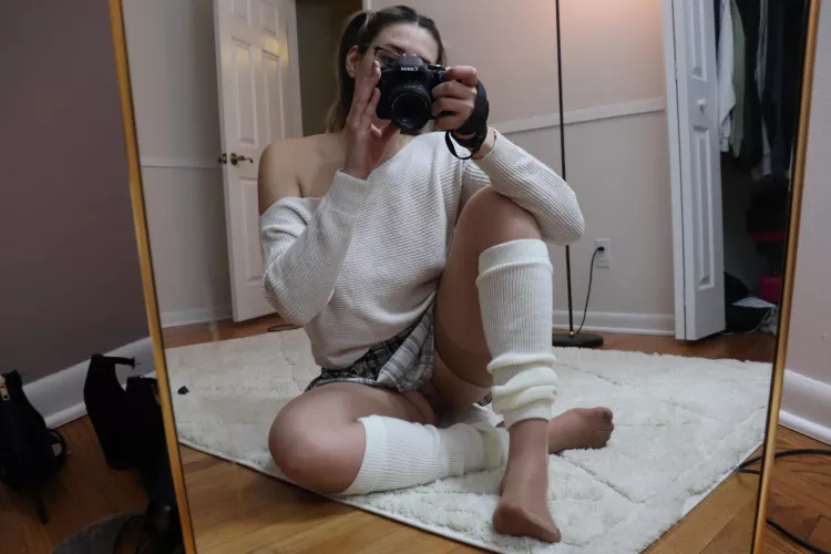 Leg warmers and thigh highs 🤗 (NSFW) 24F Leg warmers and thigh highs 🤗 (NSFW) 24F