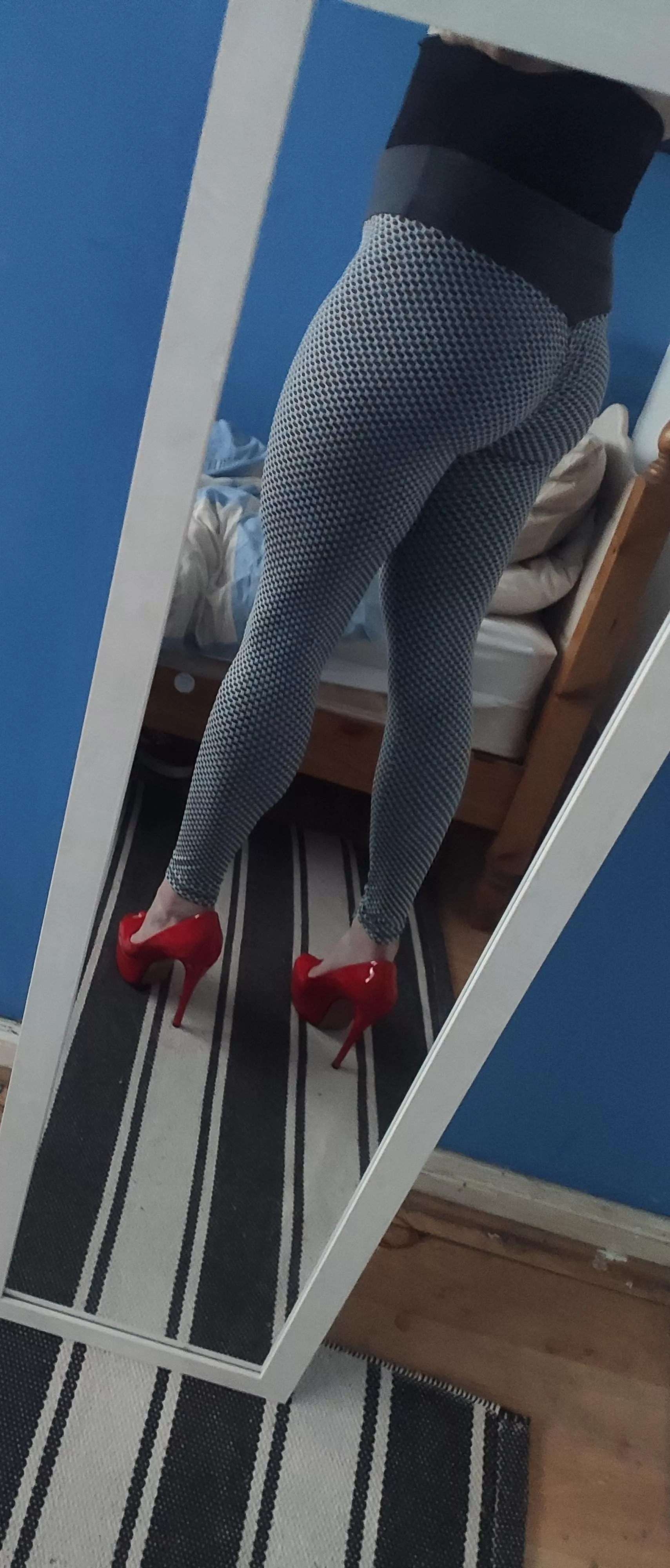 Leggings plus heels equals a peachy bum Leggings plus heels equals a peachy bum