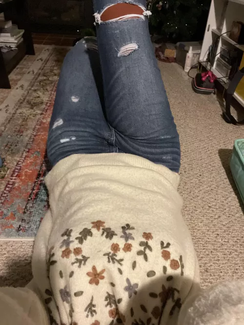 Leggings under my ripped jeans to keep me warm 😽