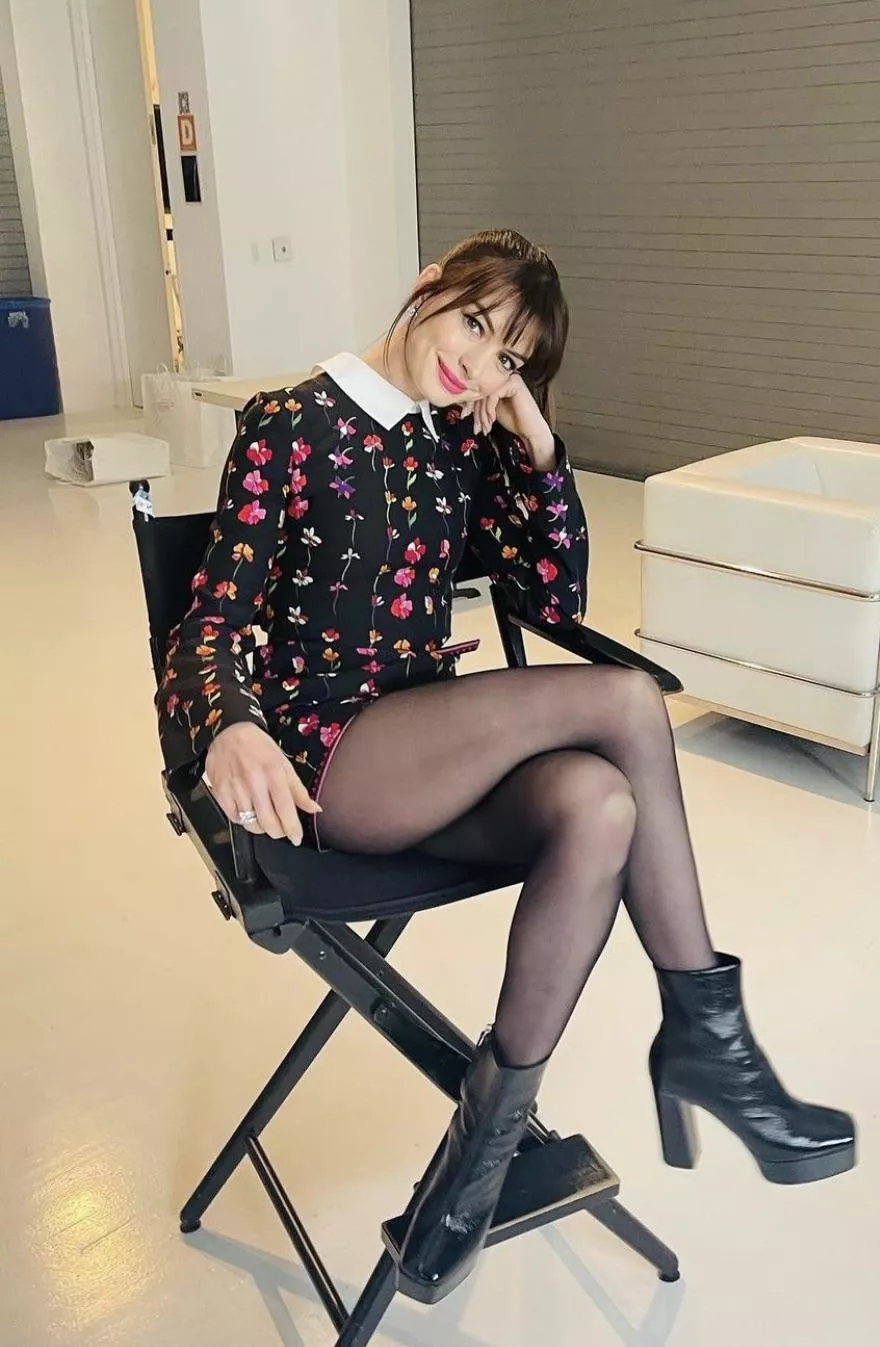 Leggy Anne Hathaway is getting me hard Leggy Anne Hathaway is getting me hard