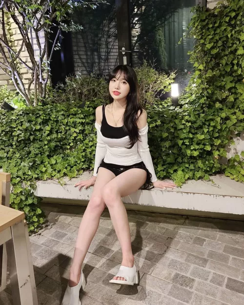 Legs out Legs out