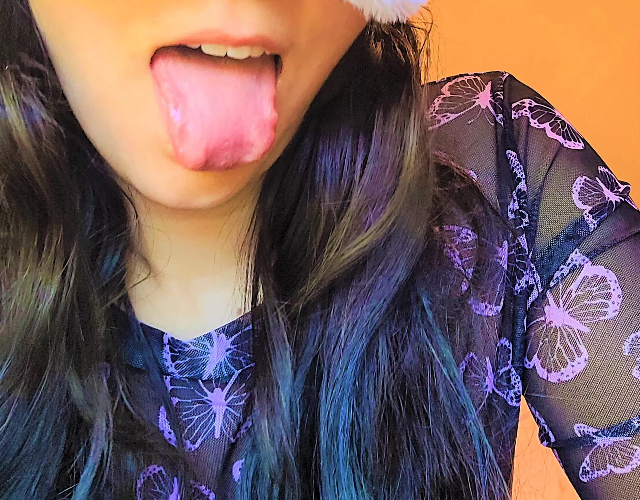 Lemme lick your face and I MIGHT let you lick me ?