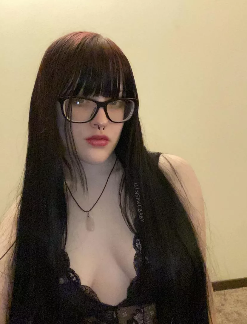 Let me be your emo gf Let me be your emo gf