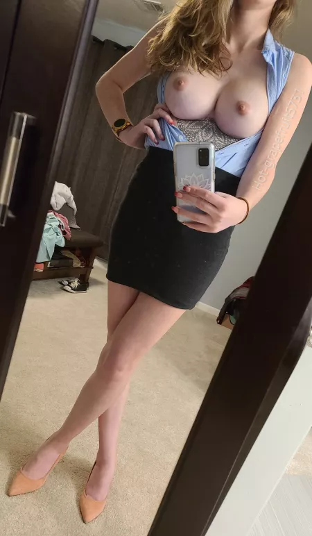 Let me be your o(f)fice slut?! Let me be your o(f)fice slut?!