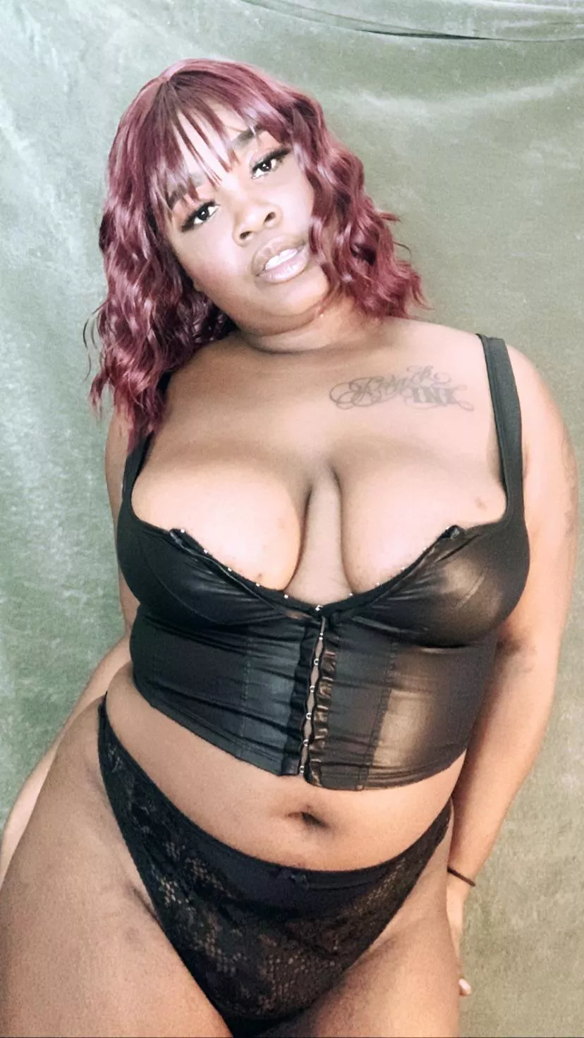 Let me edge ur cock to the brink of drooling cum Kik: nickiminajj14.