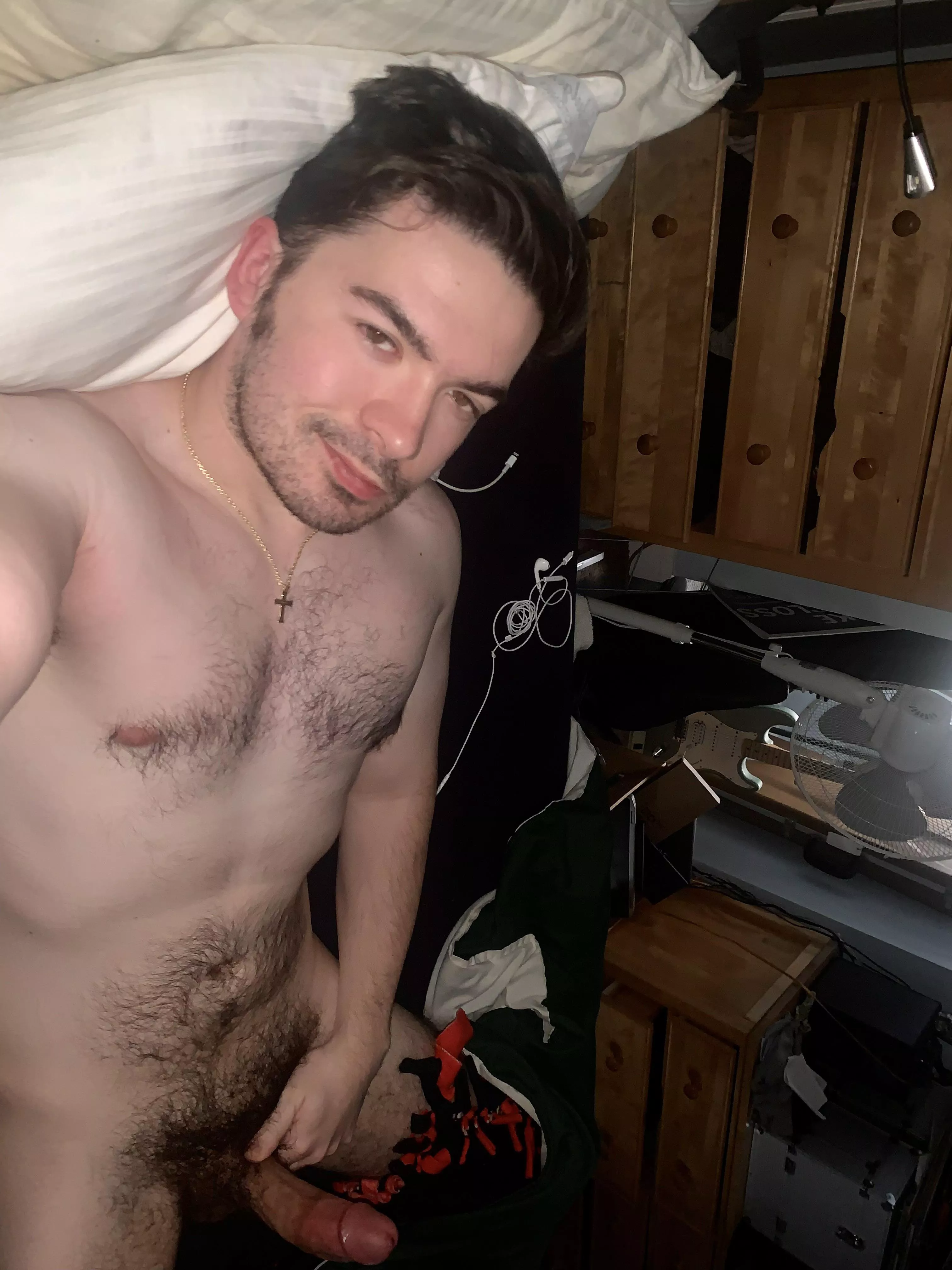 Let me fulfill your sexual desires 😘