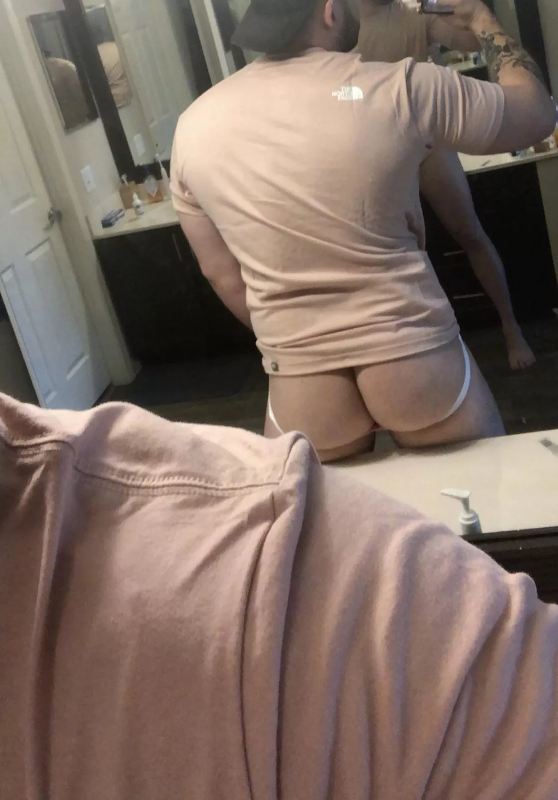 Let me know if you want to smell my sweaty man ass 😏 Let me know if you want to smell my sweaty man ass 😏