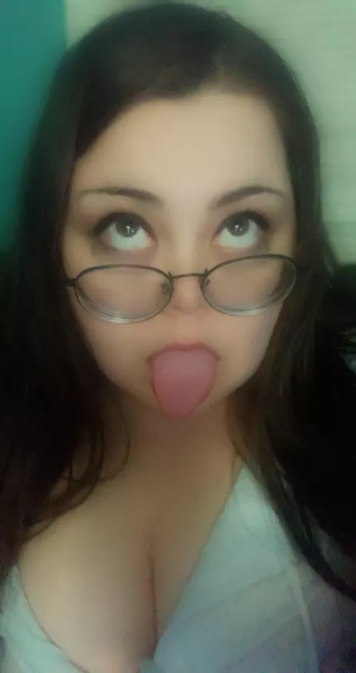 let me milk your cock onto my tongue π
 let me milk your cock onto my tongue π