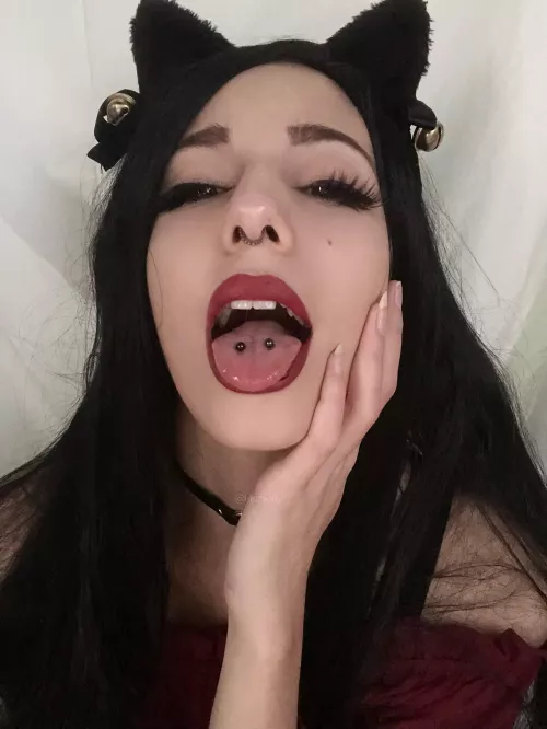Let me show you my tongue piercings a bit closer 👅 Let me show you my tongue piercings a bit closer 👅