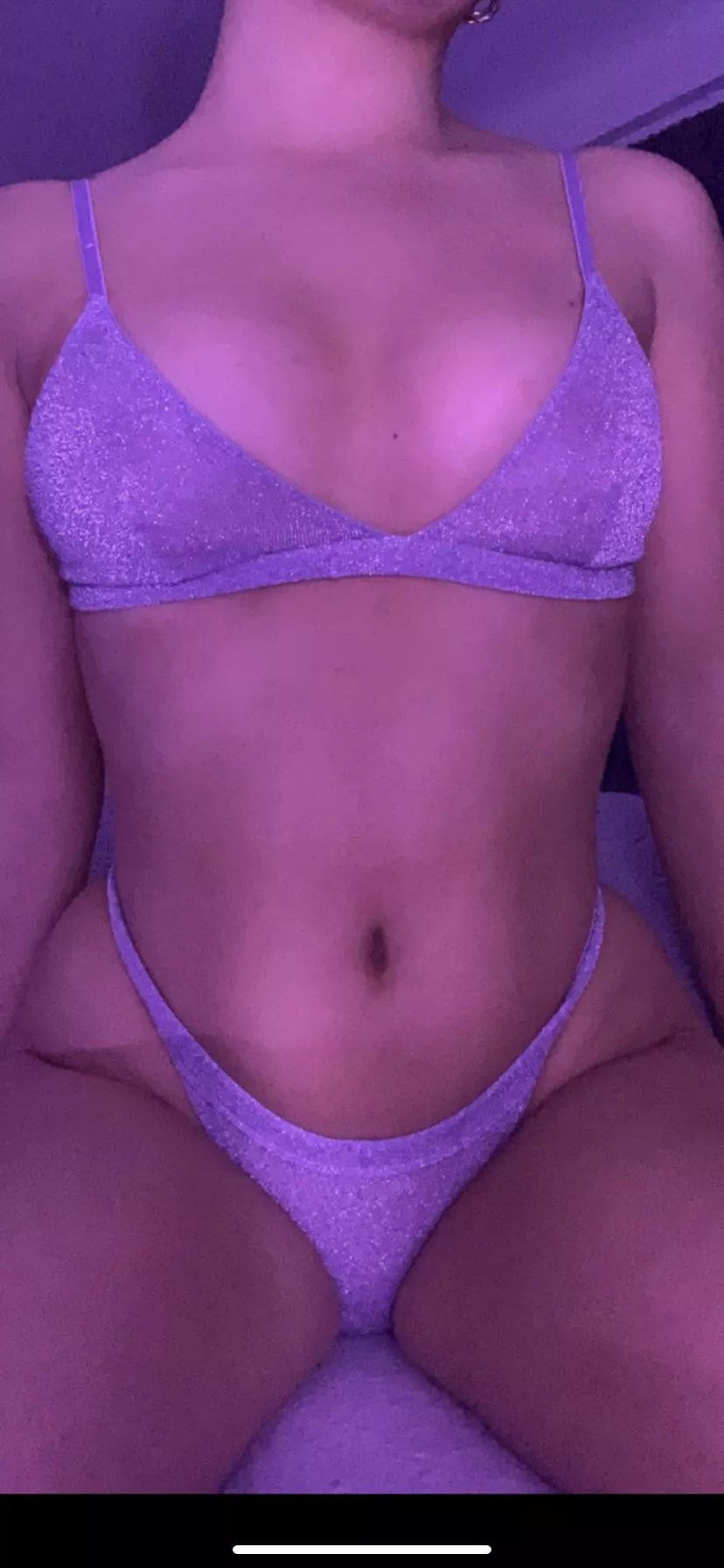 Let me sit on that pretty face of yours..😈🍑🍒