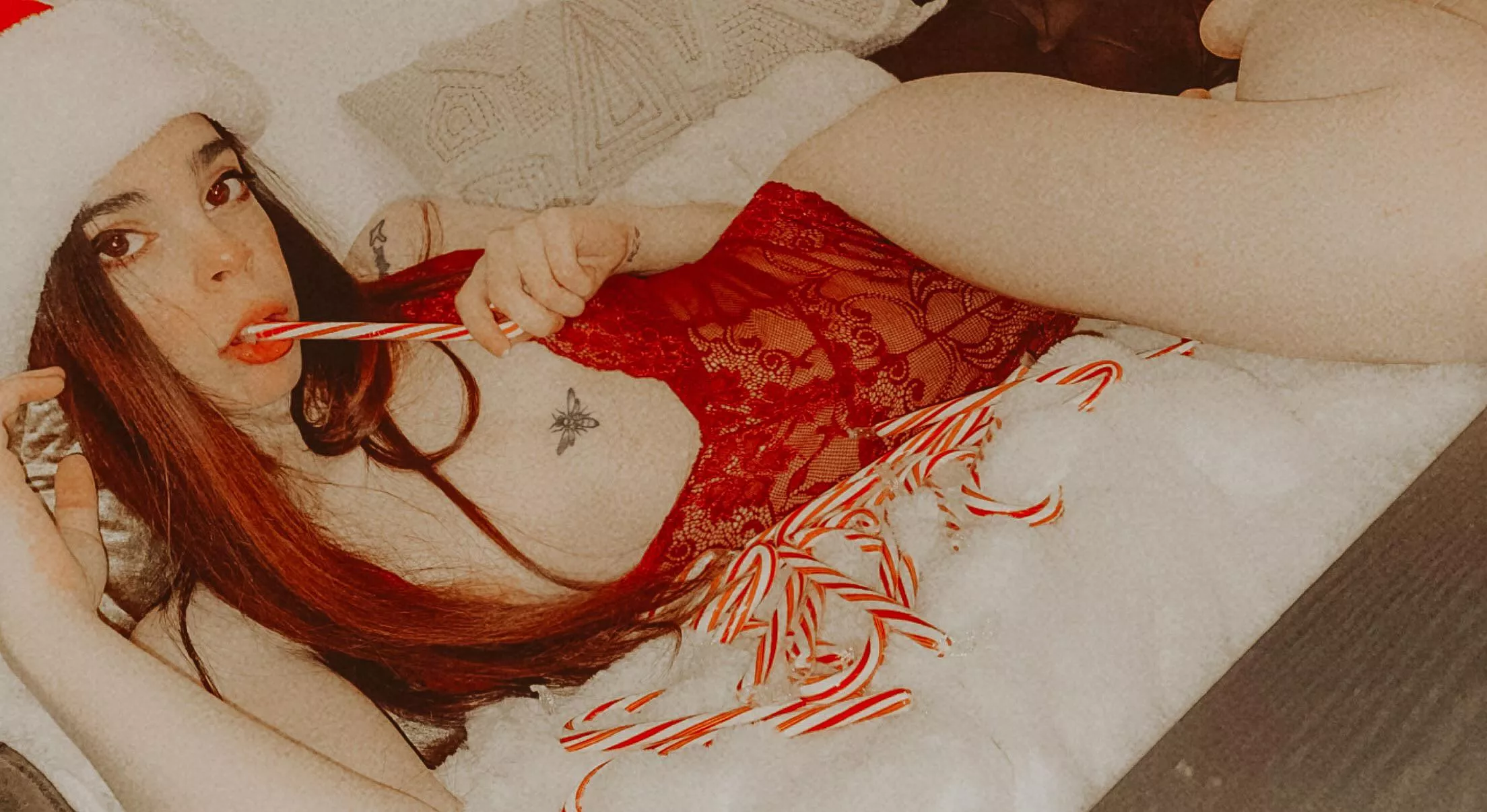 Let me suck on your candy cane 🎅🎄