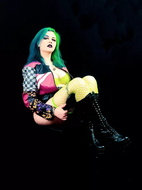 Let me suffocate you with my thighs Let me suffocate you with my thighs