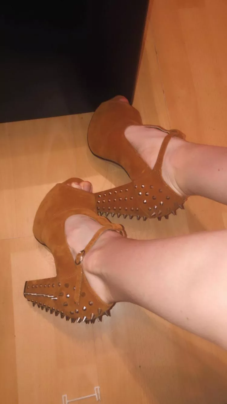 Let me use you 👠 Let me use you 👠