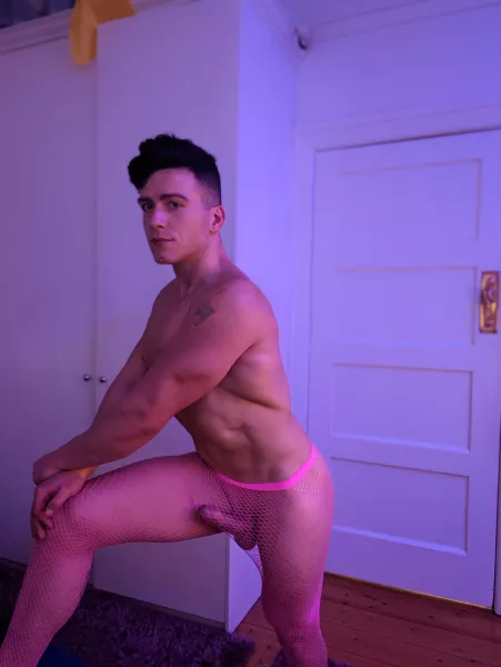 Let my cock point out where your mouth should be π
