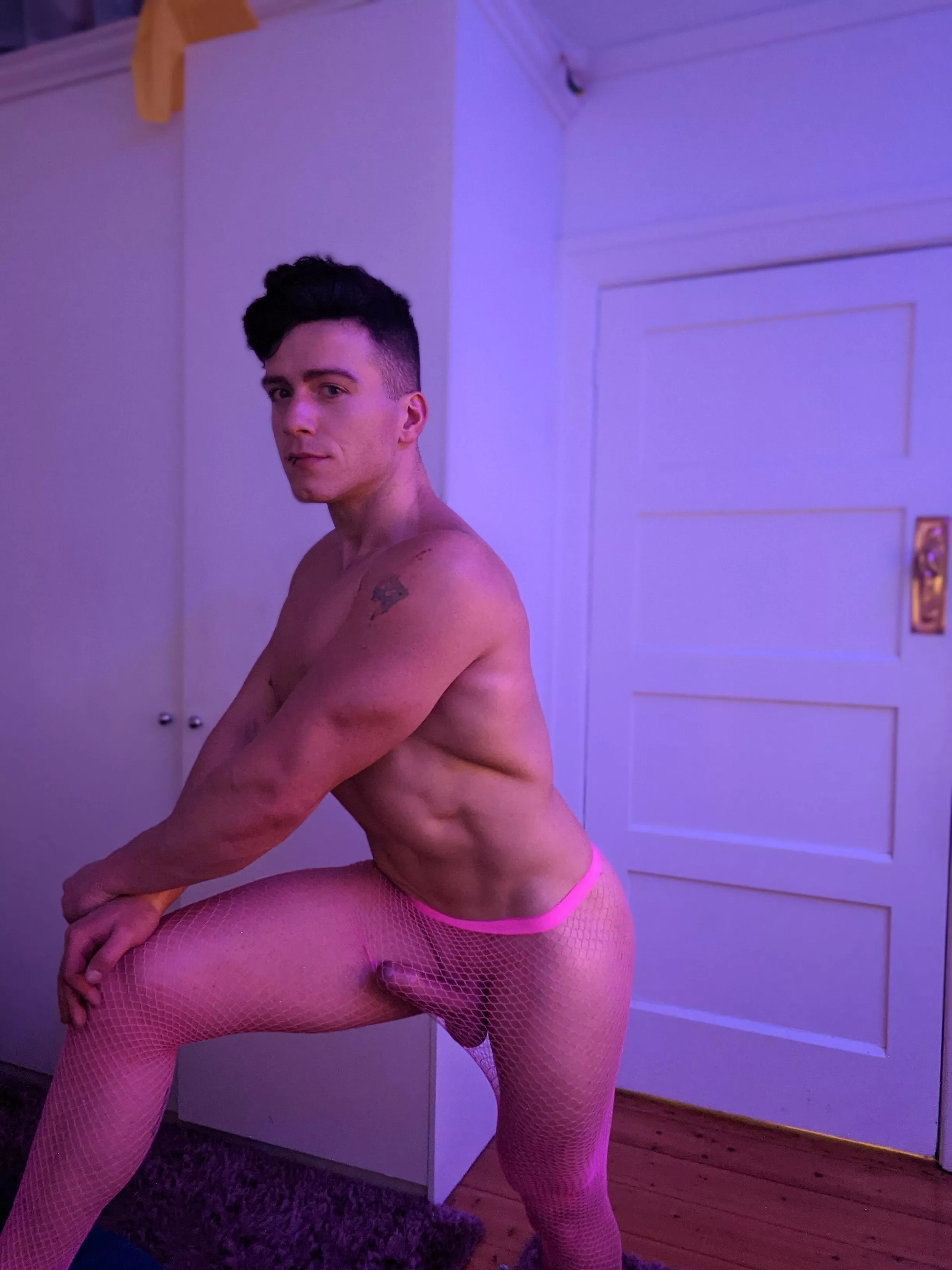 Let my cock point out where your mouth should be π Let my cock point out where your mouth should be π