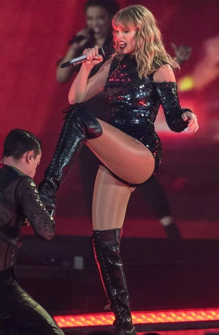 Let’s get super hi for Taylor swift Let’s get super hi for Taylor swift