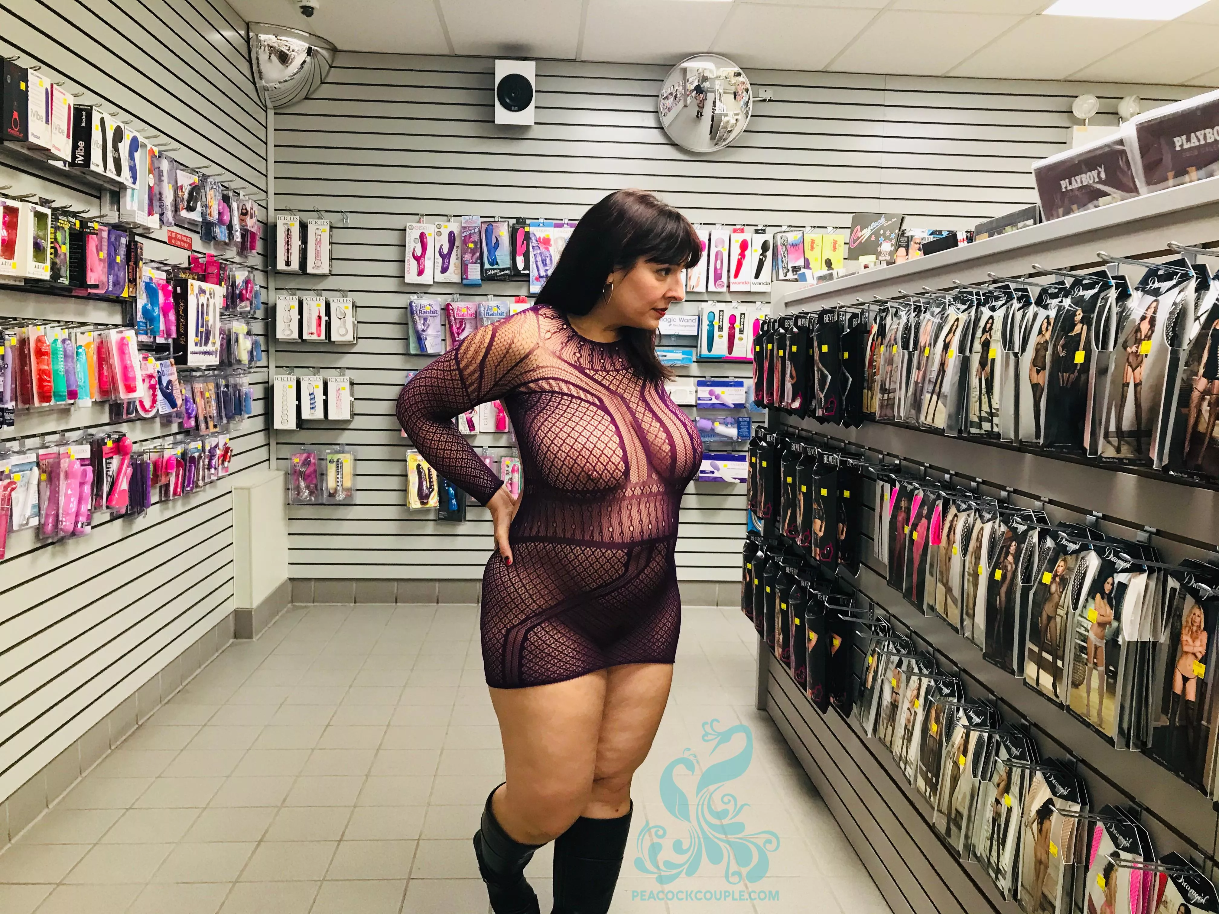 lets go sex toy shopping! Maybe there will be a hot guy there! 🤞
