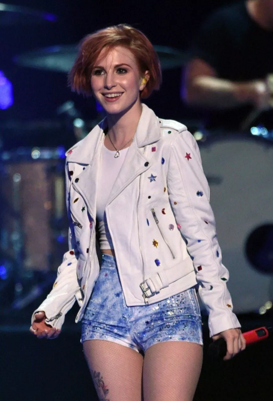 Let's have a bi mmf threesome with Hayley Williams Let's have a bi mmf threesome with Hayley Williams