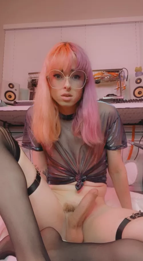 Letβs have a staring contest. Loser gets toppedπ