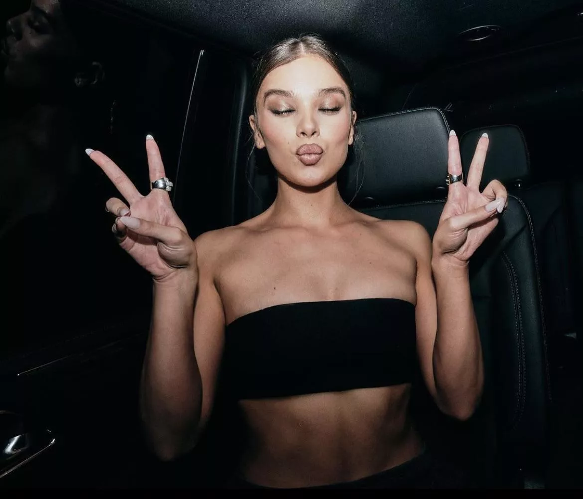 Let’s jerk for Hailee Steinfeld Let’s jerk for Hailee Steinfeld