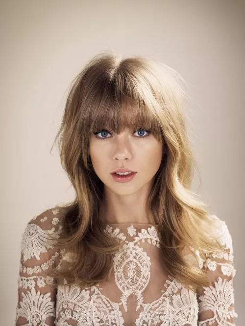lets jerk off to taylor swift she has me so weak