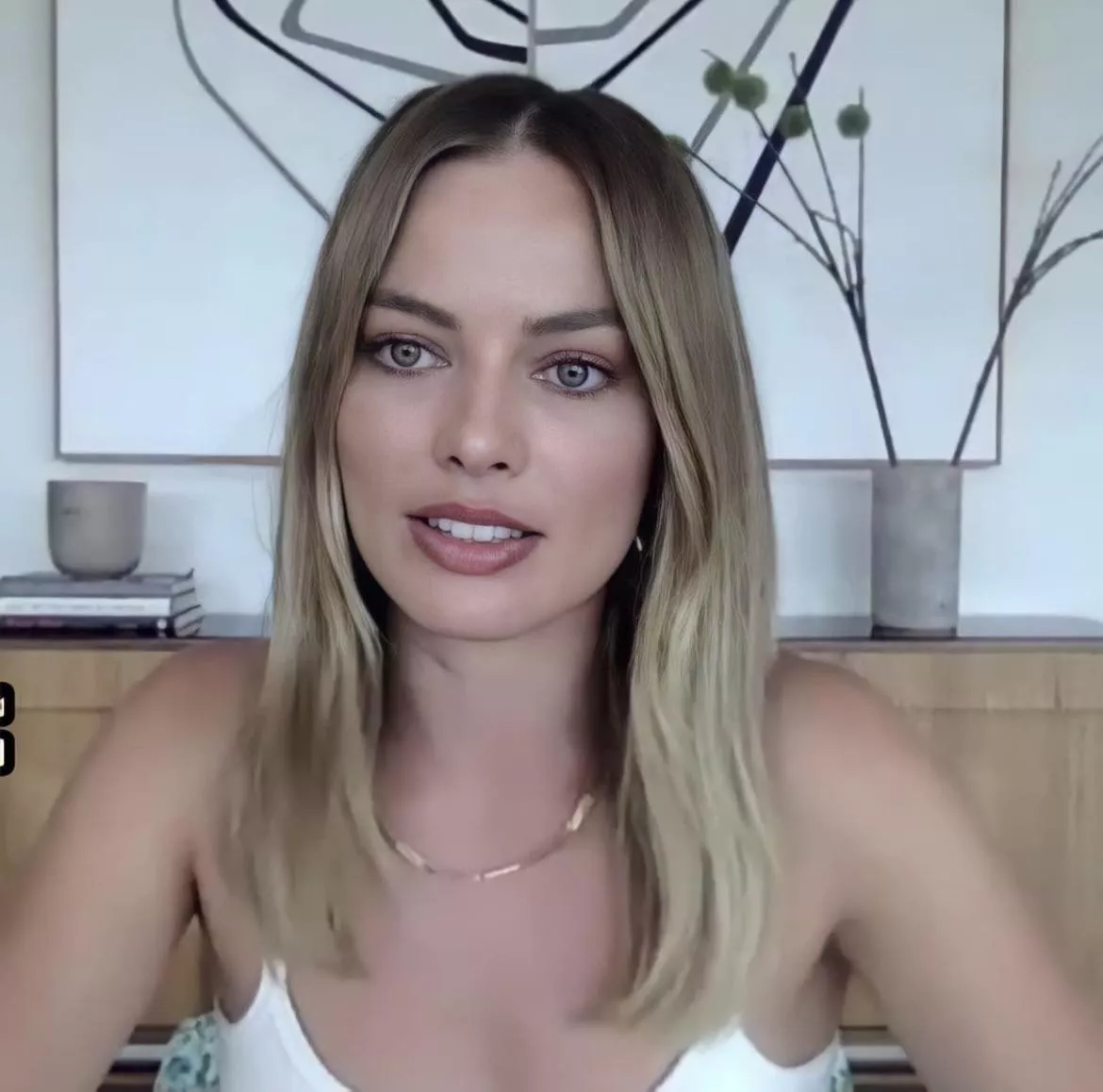 Let’s jerk our throbbing cocks for Margot Robbie Let’s jerk our throbbing cocks for Margot Robbie