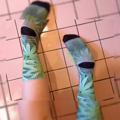 Let's unwind together 👅🦶💦