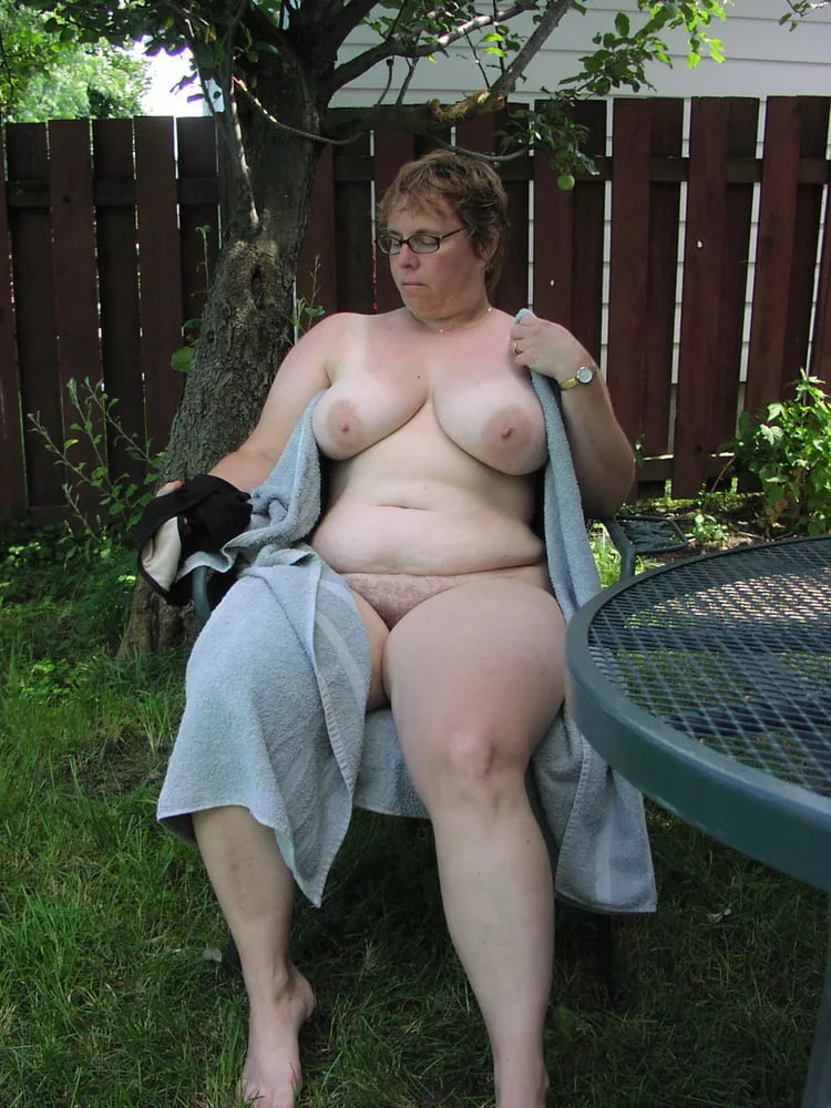 Letting her towel slip off Letting her towel slip off