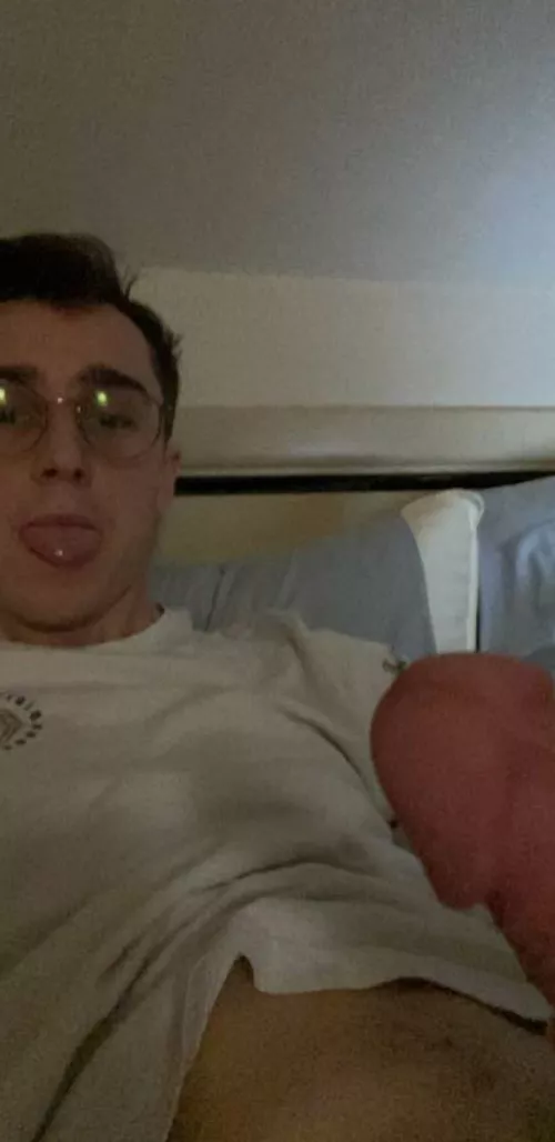 LFG I'm looking for a player 2 that will give me constant attention and look after me sexually π
if you play WoW tbc that is a massive plus because my twink ass is always on that game. PST.