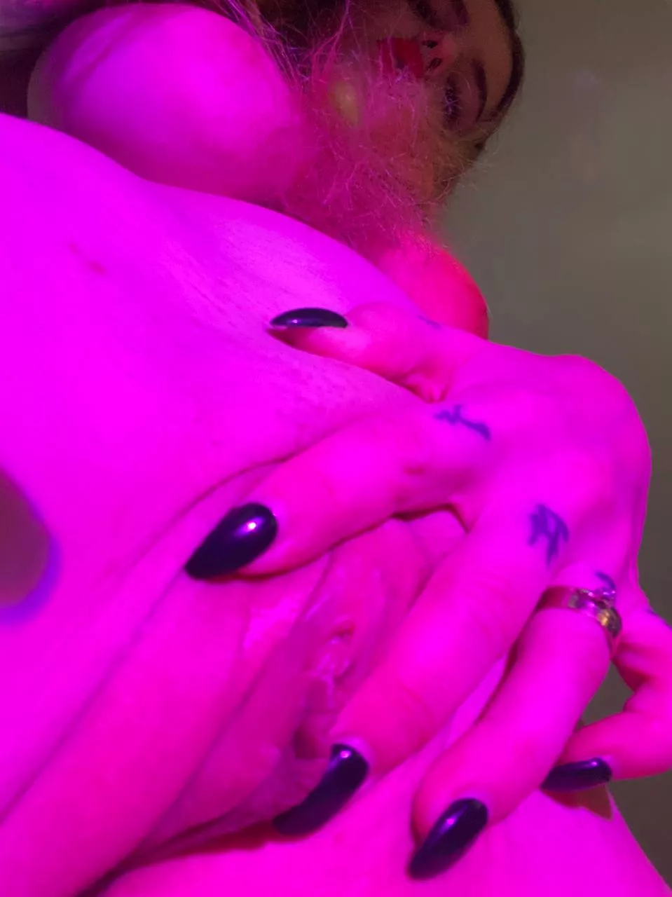 Lick it now! Lick it now!