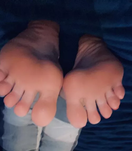Lick my feet and then Iβll play with u π₯΅ππ